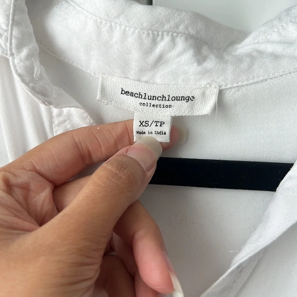 White Button Down 🤍 - Picture 2 of 3